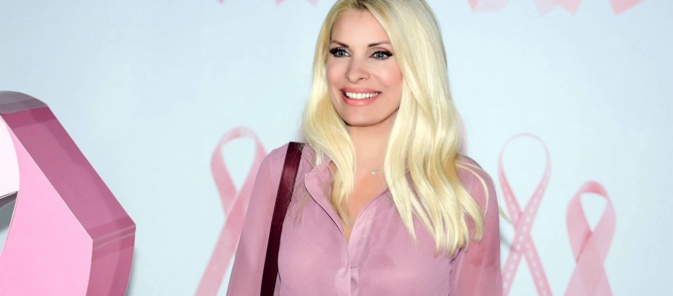 Η Ε.Μενεγάκη παραβίασε τα μέτρα για τον κορωνοϊό και πήγε για ψώνια στην Βαρβάκειο αγορά (φώτο)